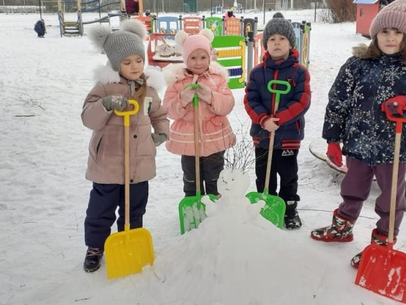 СИМВОЛ ЗИМЫ - СНЕГОВИК.