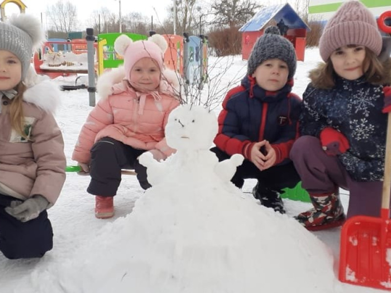 СИМВОЛ ЗИМЫ - СНЕГОВИК.